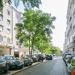 Apartament With A Terrace In The Heart Of Lisbon, 300