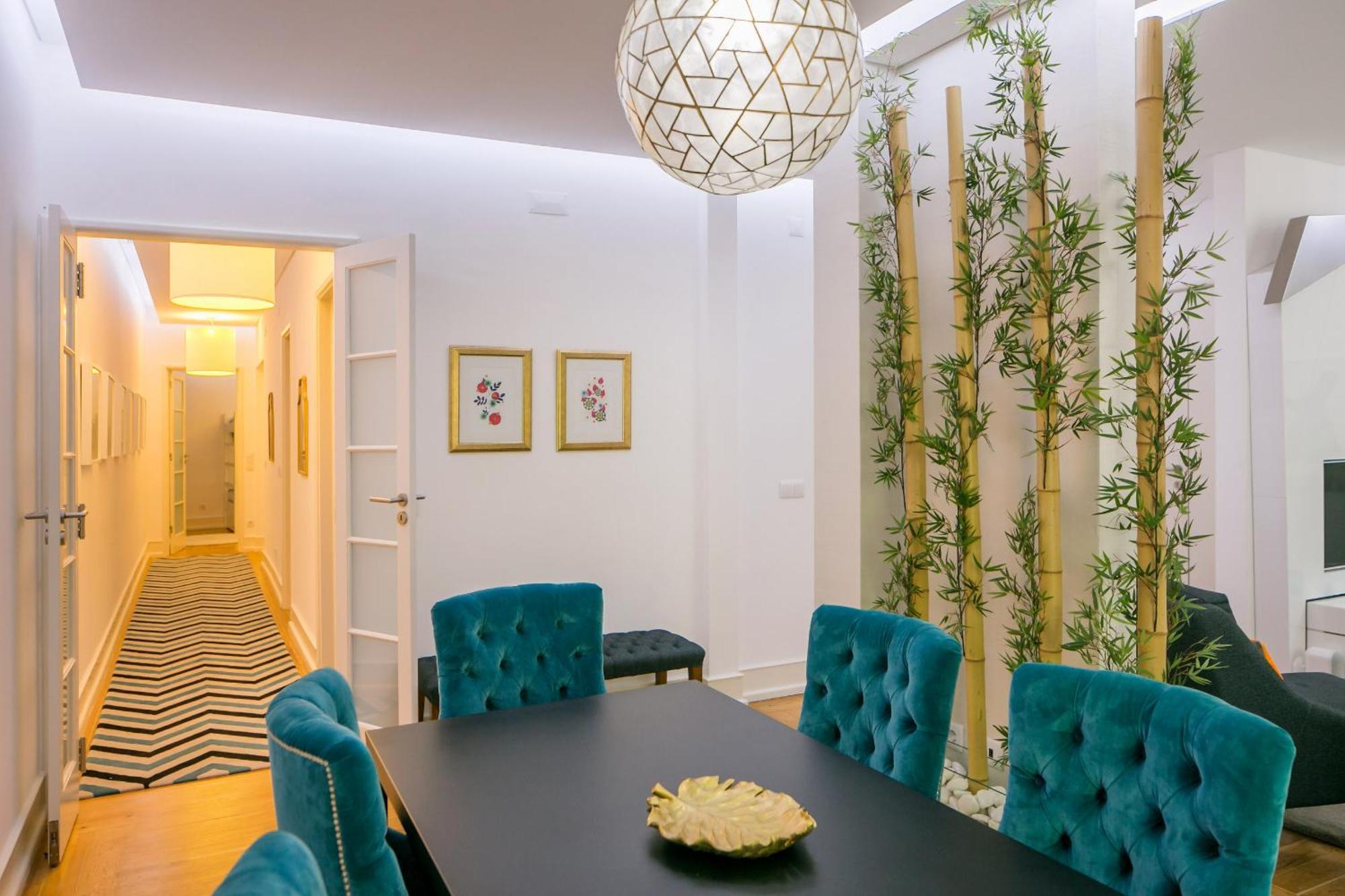 With A Terrace In The Heart Of Lisbon, 300 * Lisboa